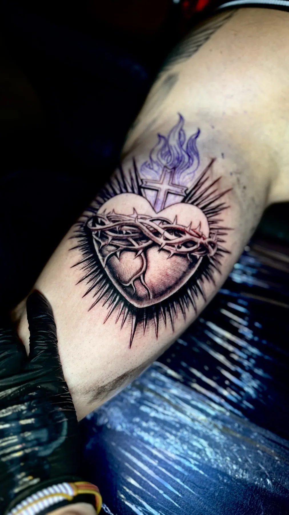 Corazón sagrado a color — Clandestine Art Studio Marmolejo