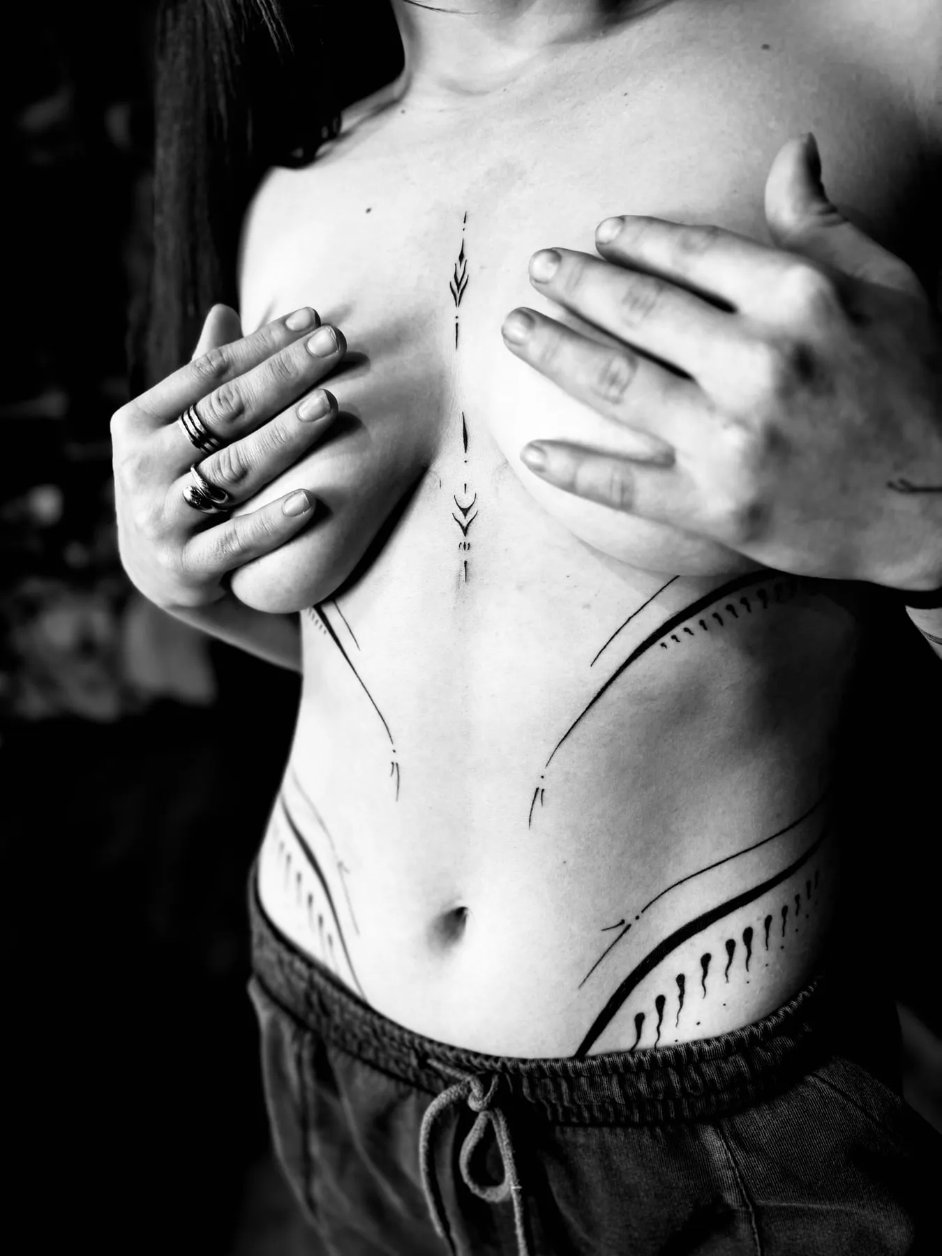 Marcaje de plantilla antes de tatuar — Clandestine Art Studio Marmolejo